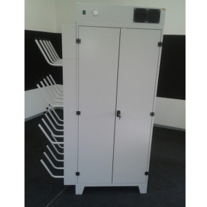 SKŘÍŇ 18/10- velkoobjemová skříň pro 18 ks oděvů s vysoušečem na 10 párů