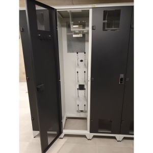 Lyžařská skříň s vysoušečem pro 4 páry lyží a obuvi