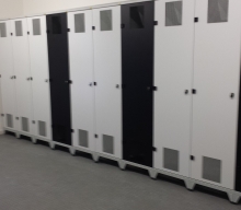 Skrine na lyže a snowboardy