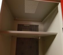 Polička cez celú šírku